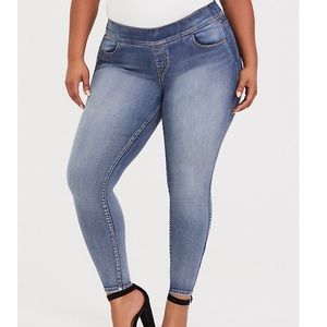 Torrid Light Wash Lean Jean - Size 2 Short